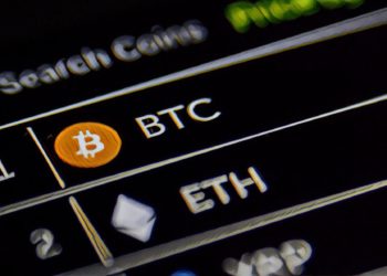 【加密貨幣市場持續上漲！】比特幣突破8000美元，以太幣突破500美元，前十大幣種10％以上漲幅