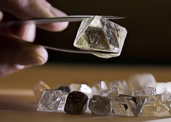 打擊血鑽石，俄羅斯鑽石業巨頭 Alrosa 加入同業戴比爾斯的區塊鏈溯源平台
