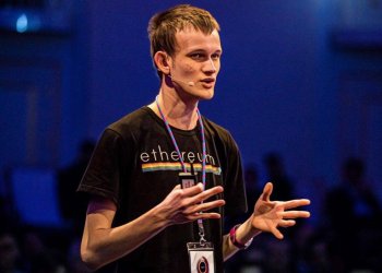 以太坊創辦人 Vitalik Buterin 認為除非他退居幕後，否則以太坊無法真正的去中心化