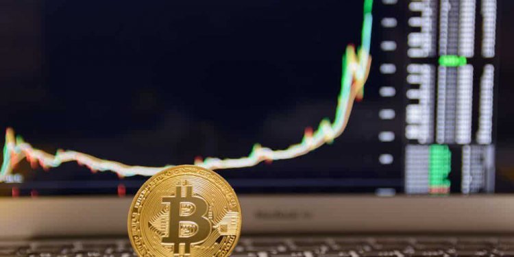 比特幣今早突破短期壓力，四小時內跳漲10%，價格逼近 8,000 美元