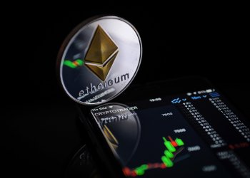 以太幣上行趨勢仍未結束？ETH 在 Coinbase 「單週交易量」創下 17 個月來新高：9 億美金