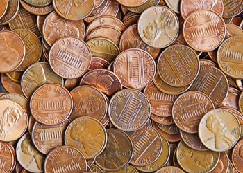 MakerDAO 今年首次將調降穩定費 2%，卻只有 2 個人投票就通過？