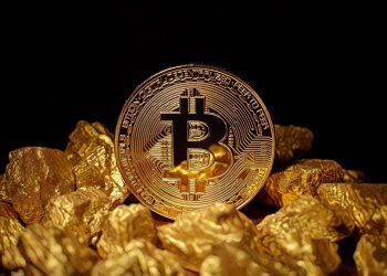 「比特幣現在一枚超過 36 萬台幣」——黃金可以放床下保存，但加密貨幣呢？