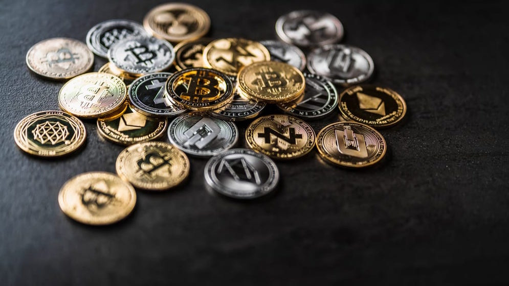 比特幣價格走勢持平，競爭幣週末紛紛上揚，EOS 漲幅達 13％