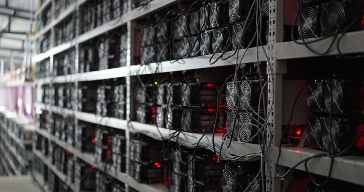 下跌警訊？比特幣挖礦難度今日下滑 16％，創史上第二大降幅