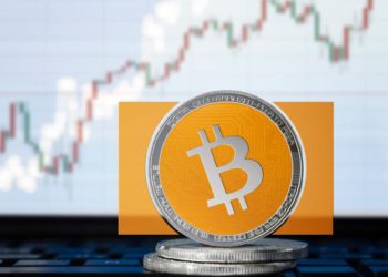 分析師：BCH 減半後算力大減「礦工回流」比特幣，BTC 可能再抬升