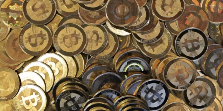 3月黑天鵝事件後，中心化交易所已流失 30 萬枚比特幣；反觀以太幣持有量仍穩定成長