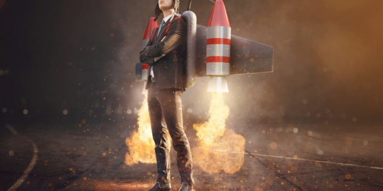 Businessman-with-Rocket-Boosters-1024x683 | 動區動趨-最具影響力的區塊鏈新聞媒體 彙整|減半行情眾說紛紜:挖礦難度提高、經濟模型分析上看10萬美、9根綠K的警訊?