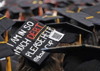 美國負債額度飆破 26 兆，美股遭逢 3 月以來最慘烈重創，比特幣一度觸底 9,000 美元