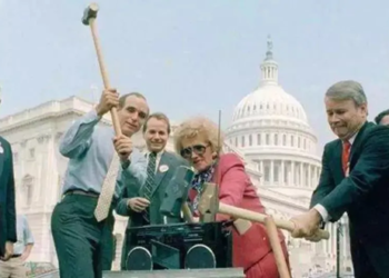 美國霸權的誕生史，美元與世界貨幣體系〈一〉走向戰爭：貨幣霸權的鐵與血