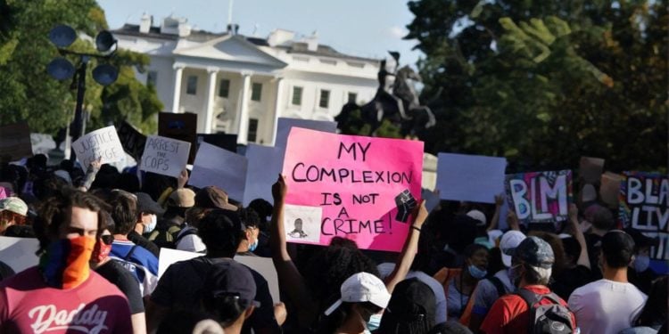 市場短評｜美國抗議潮升級、川普威脅派美軍鎮壓，比特幣今晨再突破萬點！