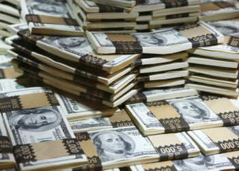 銀行現金暴增！美國聯準會 FED：存款帳戶總額高達 15.4 兆美元破歷史紀錄