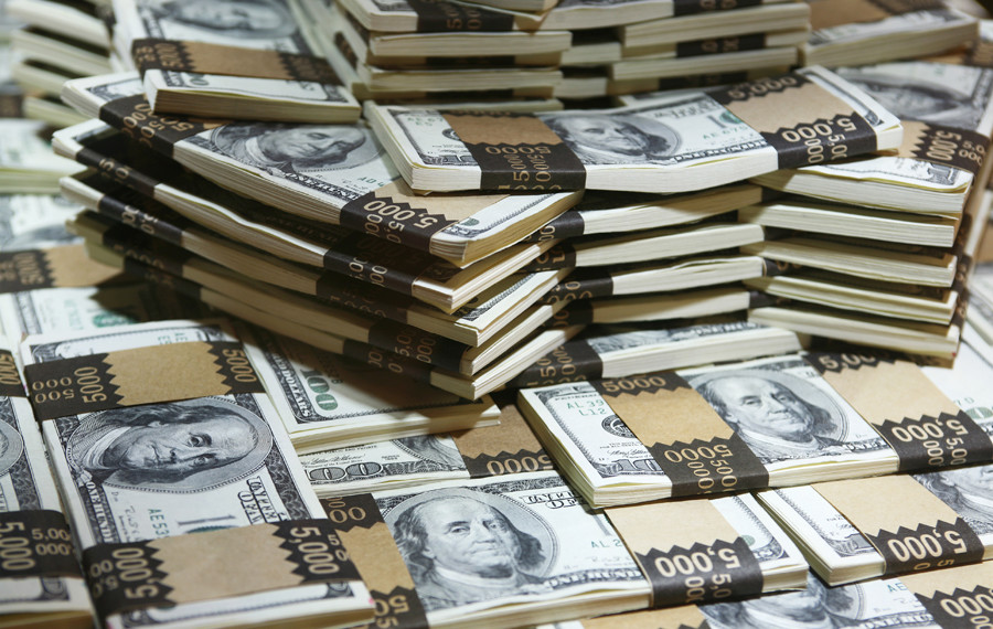 銀行現金暴增！美國聯準會 FED：存款帳戶總額高達 15.4 兆美元破歷史紀錄