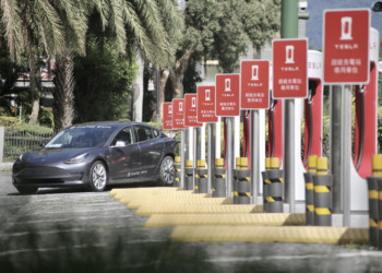 國泰金控年底推出「電動車車聯網」區塊鏈金融平台，還將串連融資、保險理賠服務