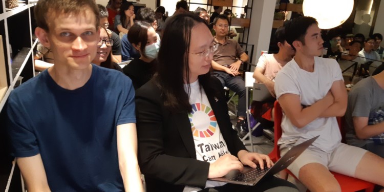 高峰會焦點｜唐鳳 Vitalik 《激進市場》作者魏爾對談：平方募資、民主與數位科技、隱私