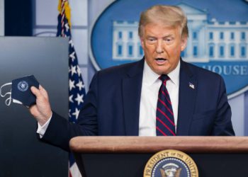 川普染疫動搖「數位黃金」的避險地位？比特幣再曝短，難以脫鉤主流股市