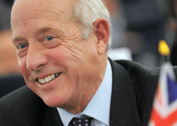 70歲英國政治家進場比特幣！Godfrey Bloom 曾砲轟銀行體系就是詐騙