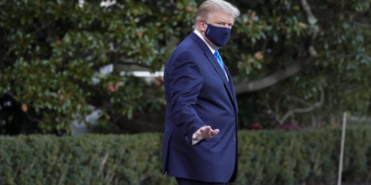 確診24小時｜川普深夜送醫出現「呼吸困難」，美股昨收黑、比特幣力抗跌勢