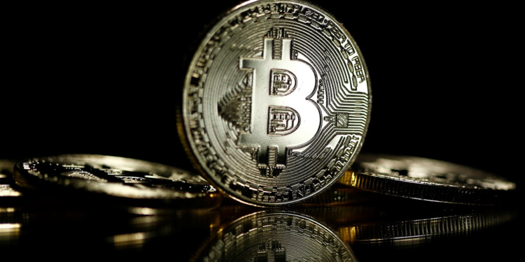 Source: Dado Ruvic, Reuters | 動區動趨-最具影響力的區塊鏈新聞媒體 「中本聰時代」比特幣再傳轉移!十年漲五萬倍、9.5 億 BTC 將導致拋售危機?