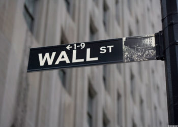 華爾街觀點｜疫苗雖傳捷報，但疫情未減、紓困案未過，美經濟將步入「黑暗寒冬」