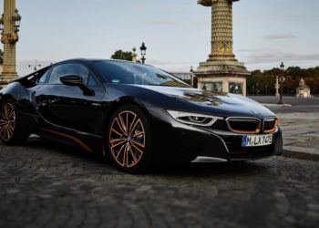 邊開超跑邊挖礦！BMW i8 配 RTX3080 成「全球最豪華礦機」，車主：單純想挑釁電競玩家