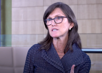 方舟投資｜女股神Cathie Wood評「比特幣ETF」: BTC 市值達2兆前，通關可能性低