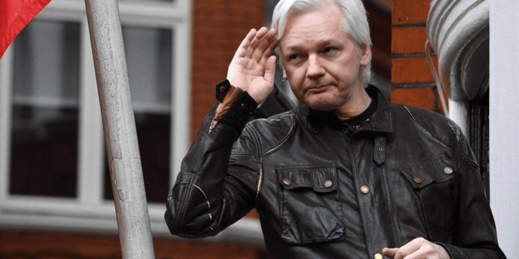 Julian Assange | Source: Facundo Arrizabalaga, epa | 動區動趨-最具影響力的區塊鏈新聞媒體 維基解密收到一筆28萬美元「比特幣捐款」,已獲捐3,500萬鎂BTC恐引監管關注?