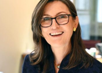 女股神買比特幣！SEC文件：方舟再加大投資灰度基金，GBTC持倉達 3.5 億美元