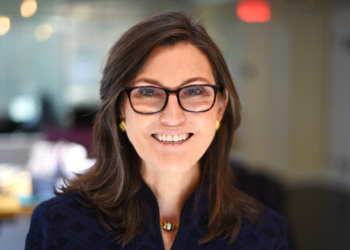 Ark女股神: 「牛市擴張中，方舟正逢低買入」; 比特幣終將趨向「固定收益」取代債券