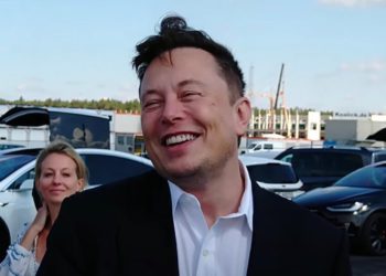 馬斯克怪招！新職稱封「電音之王」，財務長是「貨幣大師」；推特預告：要販售電音NFT