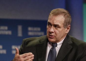 古根漢投資長：比特幣將暴跌 50% 至 2 萬鎂，市場已泡沫化；女股神再加碼大買Coinbase