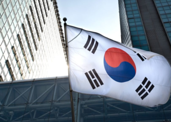 狙擊BTC泡菜溢價！韓國金融監督局 : 禁止銀行散戶「5萬美元以上」海外匯款