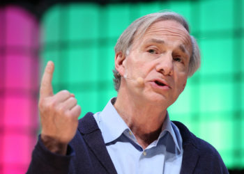 橋水基金｜創辦人達里歐：加密貨幣最大風險在於「太過成功」，恐招來政府打擊