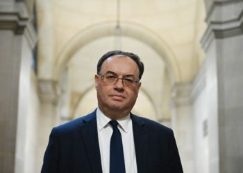 砲火再開！英國央行行長告誡: 想投資加密貨幣，先做好「賠光錢」的準備