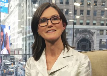 女股神將推「比特幣ETF」！方舟投資合作 21SHARES、Coinbase，向 SEC 遞交申請