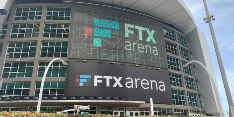 NBA柯瑞也轉發！電競戰隊 “TSM FTX” 冠名影片出爐；熱火隊球場正式掛上 FTX Arena！