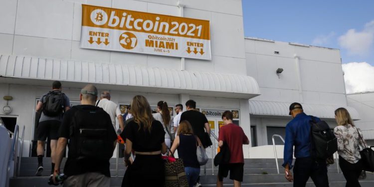 939777 | 動區動趨-最具影響力的區塊鏈新聞媒體 美國邁阿密|《Bitcoin 2021》大會爆「多名確診案例」!恐成超級防疫破口?