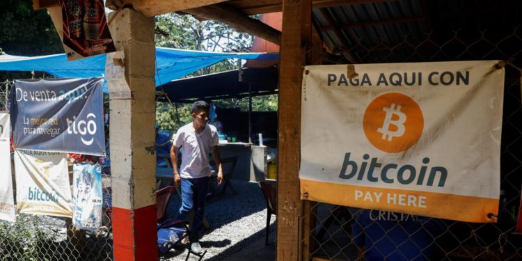 U7853_Q062 | 動區動趨-最具影響力的區塊鏈新聞媒體 民間反彈!薩國工商會調查:超過 9 成民眾不想比特幣強制流通、5成想立刻兌回法幣