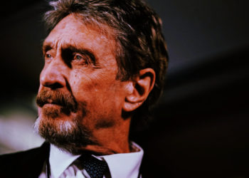 「我已經一無所有」McAfee控美國政治迫害，獄中喊冤：加密貨幣全沒了