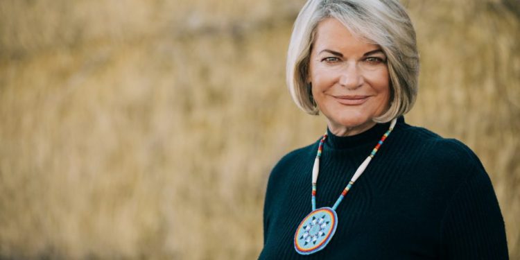 手握5枚BTC！美國參議員魯米斯: 比特幣可讓「退休投資策略」多元化