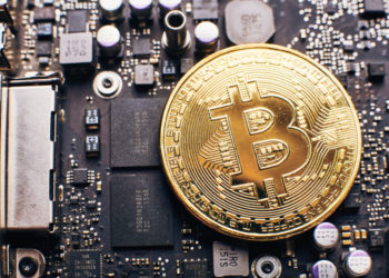 蘇富比拍賣 | 登月計畫功臣、挖過比特幣，阿波羅導航電腦以 746,000 美元售出