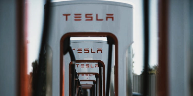 Web_Photo_Editor | 動區動趨-最具影響力的區塊鏈新聞媒體 特斯拉 | 比特幣暴跌拖累!Tesla下季帳面恐「被迫認列 1 億美元」虧損