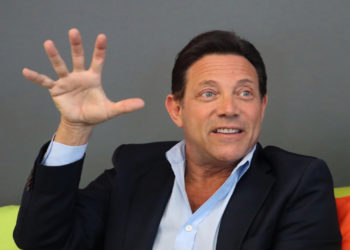 散戶想太多！華爾街之狼 Jordan Belfort：馬斯克「太有錢了」，才不需要操縱市場