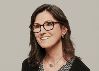 女股神抄底比特幣，方舟連兩天增持 : 1,080萬美元灰度GBTC、近3千萬鎂COIN