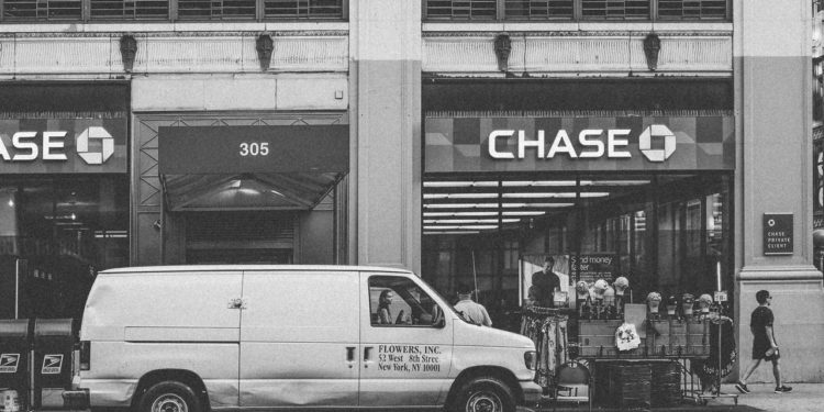 - Source : TheStreet.com -