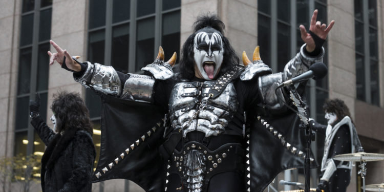 傳奇搖滾樂團 Kiss 貝斯手：我歐印比特幣！堅信「明年初重回6萬美元」