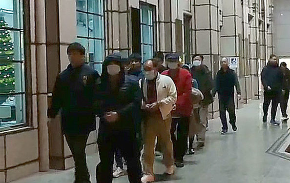 呂嫌等 5 人遭警方移送法辦|來源:ETtoday 新聞雲》記者張君豪翻攝 | 動區動趨-最具影響力的區塊鏈新聞媒體 呂嫌等 5 人遭警方移送法辦|來源:ETtoday 新聞雲》記者張君豪翻攝