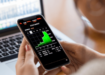 - Source ：CNBC X SurveyMonkey -