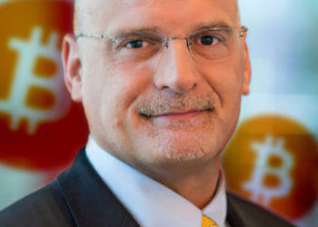 比特幣突破51000美元，Willy Woo上看55,000！彭博分析師 : 已走在10萬鎂的路上