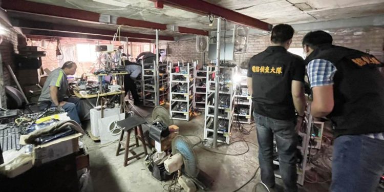 虛擬貨幣挖礦挖到失火！刑事局破獲「竊電挖礦」集團，扣礦機1824部、偷電6400萬